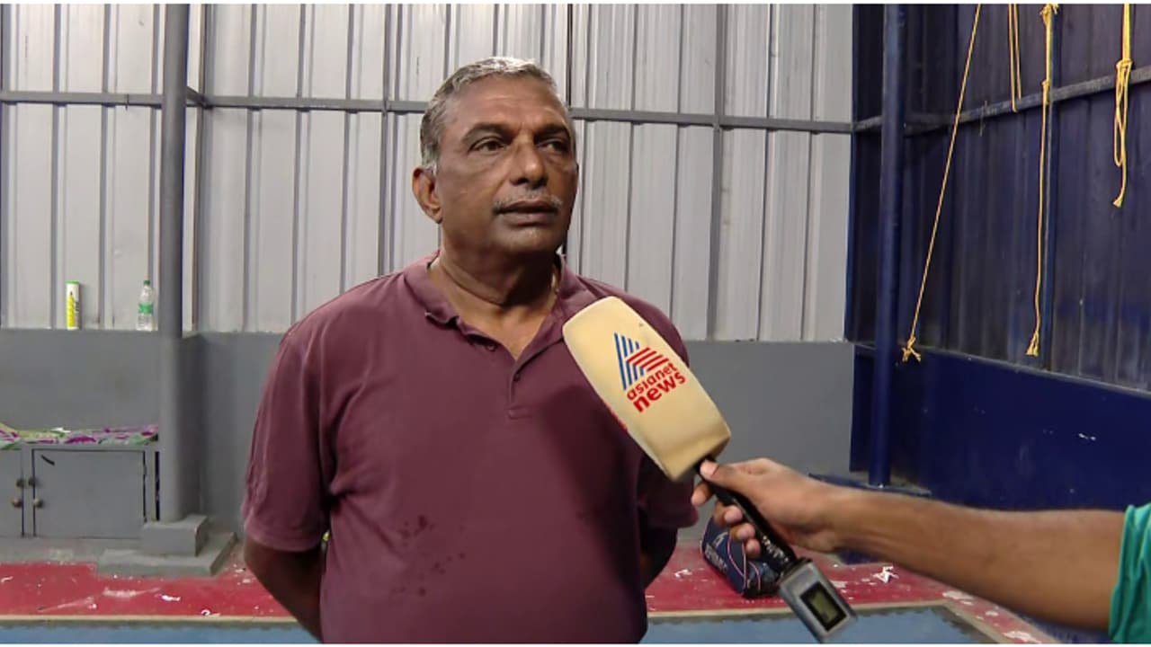 '50 വർഷം പരിചയമുള്ള തന്നെ തഴഞ്ഞു, 9 വർഷം മാത്രമായ വീണാ ജോർജിനെ പരിഗണിച്ചു'; നിലപാടിലുറച്ച് എ പദ്മകുമാർ