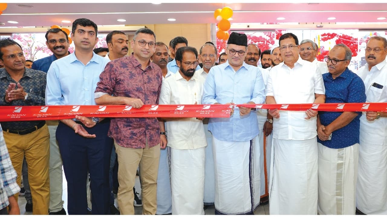 കല്യാൺ സിൽക്സിന്റെ നവീകരിച്ച കൽപ്പറ്റ ഷോറൂം തുറന്നു