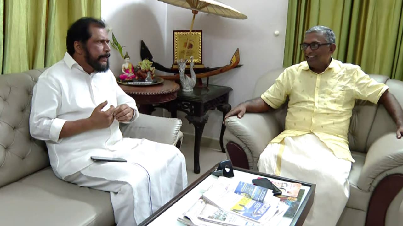 നിലപാടിലുറച്ച് എ പദ്മകുമാര്; അനുനയ നീക്കവുമായി സിപിഎം, പരാതി സംസ്ഥാന നേതാക്കളുടെ സാന്നിധ്യത്തിൽ ചർച്ച ചെയ്യും നിലപാടിലുറച്ച് എ പദ്മകുമാര്; അനുനയ നീക്കവുമായി സിപിഎം, പരാതി സംസ്ഥാന നേതാക്കളുടെ സാന്നിധ്യത്തിൽ ചർച്ച ചെയ്യും