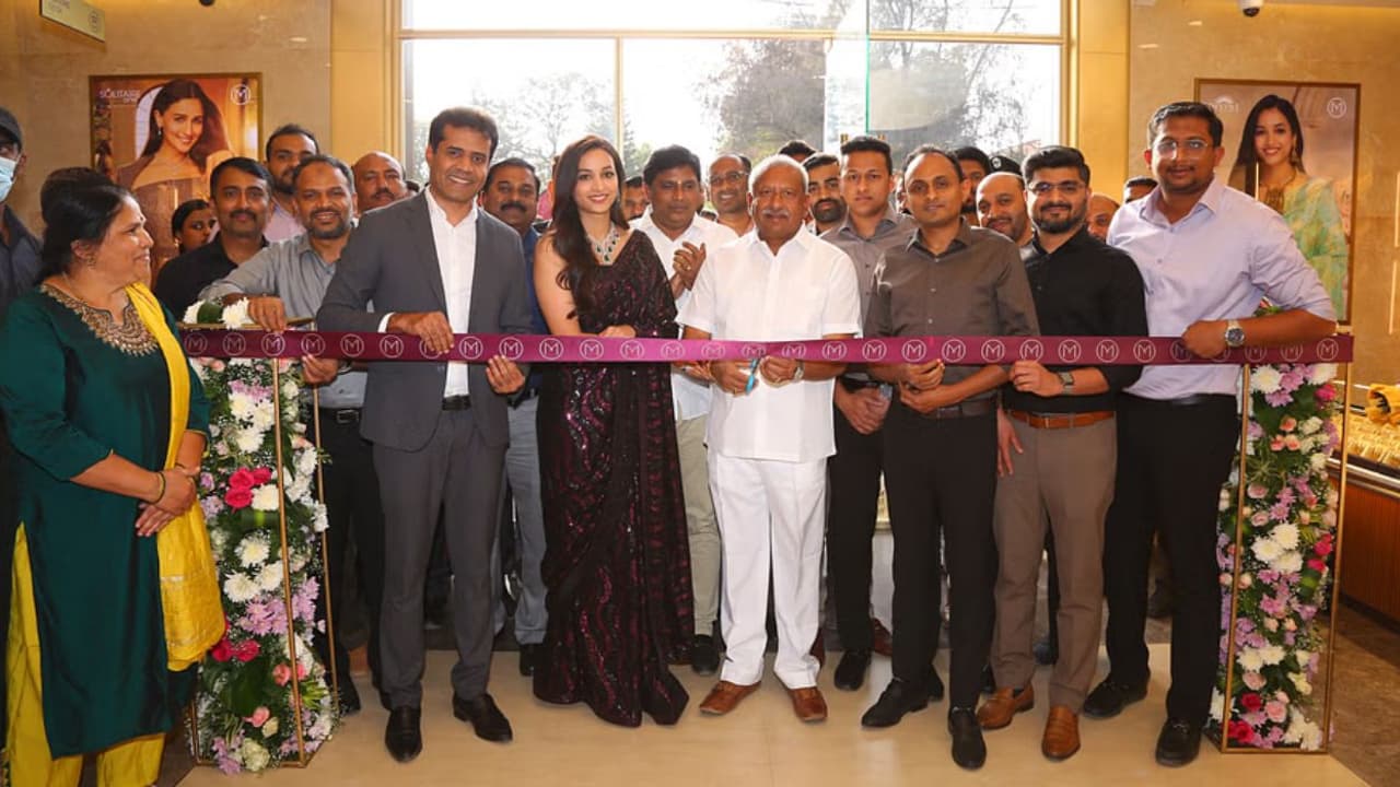 ಬೆಂಗಳೂರಿನ ಹೆಣ್ಣೂರು ಮುಖ್ಯ ರಸ್ತೆಯಲ್ಲಿ ಮಲಬಾರ್ ಗೋಲ್ಡ್ & ಡೈಮಂಡ್ಸ್ ಹೊಸ ಶೋರೂಂ ಆರಂಭ ಬೆಂಗಳೂರಿನ ಹೆಣ್ಣೂರು ಮುಖ್ಯ ರಸ್ತೆಯಲ್ಲಿ ಮಲಬಾರ್ ಗೋಲ್ಡ್ & ಡೈಮಂಡ್ಸ್ ಹೊಸ ಶೋರೂಂ ಆರಂಭ