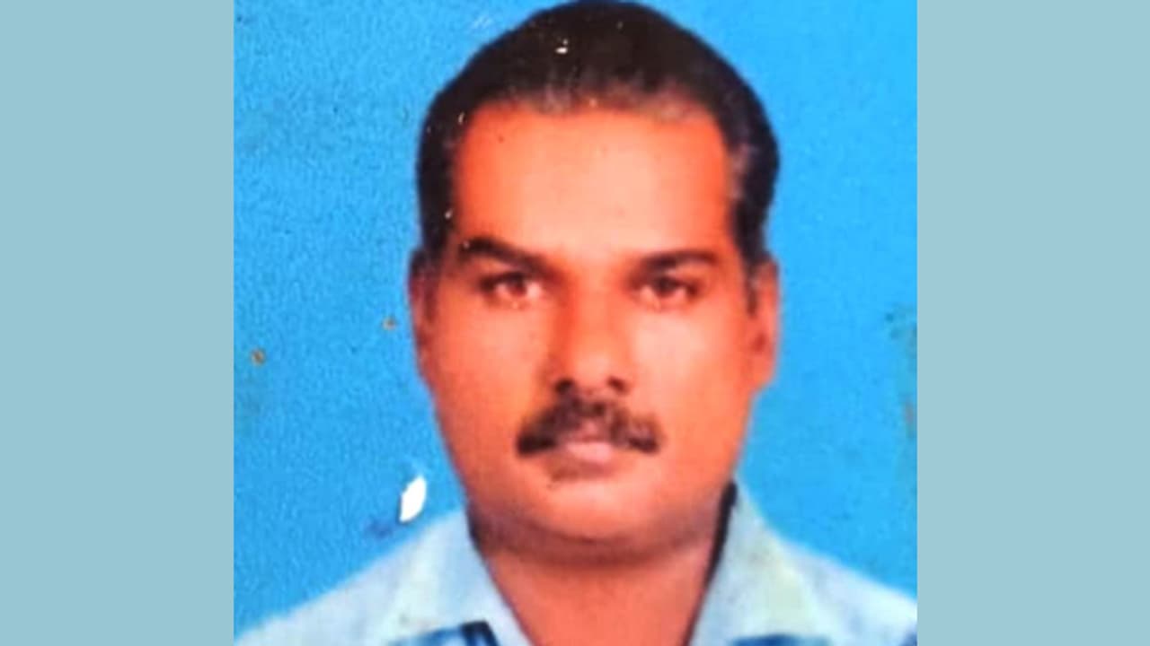 ഹൃദയാഘാതം മൂലം മരിച്ച പ്രവാസി മലയാളിയുടെ മൃതദേഹം റിയാദിൽ സംസ്കരിച്ചു ഹൃദയാഘാതം മൂലം മരിച്ച പ്രവാസി മലയാളിയുടെ മൃതദേഹം റിയാദിൽ സംസ്കരിച്ചു