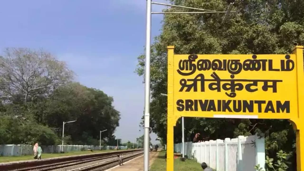 ஶ்ரீவைகுண்டம் அருகே பஸ்ஸை மறித்து பள்ளி மாணவனுக்கு அரிவாள் வெட்டு