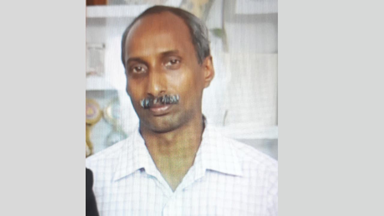 ഗ്രാമ്പു വിളവെടുപ്പിനിടെ ഏണിയിൽ നിന്ന് വീണ് 55കാരന് ദാരുണാന്ത്യം ഗ്രാമ്പു വിളവെടുപ്പിനിടെ ഏണിയിൽ നിന്ന് വീണ് 55കാരന് ദാരുണാന്ത്യം