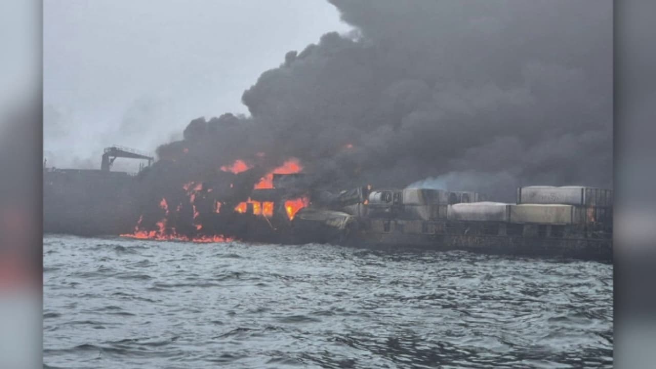 വടക്കൻ കടലിൽ ഓയിൽ ടാങ്കറും ചരക്ക് കപ്പലും കൂട്ടിയിടിച്ച് കത്തി; അപകടം ഇംഗ്ലണ്ടിൻ്റെ തീരത്തിനടുത്ത് വടക്കൻ കടലിൽ ഓയിൽ ടാങ്കറും ചരക്ക് കപ്പലും കൂട്ടിയിടിച്ച് കത്തി; അപകടം ഇംഗ്ലണ്ടിൻ്റെ തീരത്തിനടുത്ത്