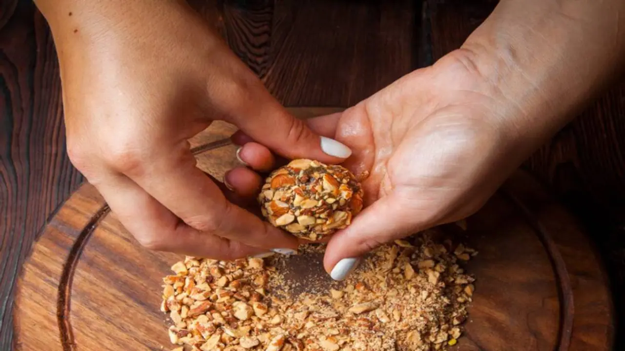 சர்க்கரை இல்லா பேரிச்சை ஓட்ஸ் லட்டு... சர்க்கரை நோயாளிகள் கூட சாப்பிடலாம்