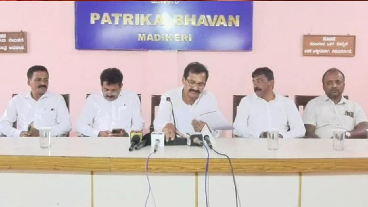 ಮುಸ್ಲಿಮರನ್ನು ಬೈಯದ್ದಿದ್ದರೆ ಬಿಜೆಪಿ ನಾಯಕರ ಹೃದಯಬಡಿತ ನಿಲ್ಲುತ್ತದೆ; ಎಂ. ಲಕ್ಷ್ಮಣ್ ಮುಸ್ಲಿಮರನ್ನು ಬೈಯದ್ದಿದ್ದರೆ ಬಿಜೆಪಿ ನಾಯಕರ ಹೃದಯಬಡಿತ ನಿಲ್ಲುತ್ತದೆ; ಎಂ. ಲಕ್ಷ್ಮಣ್