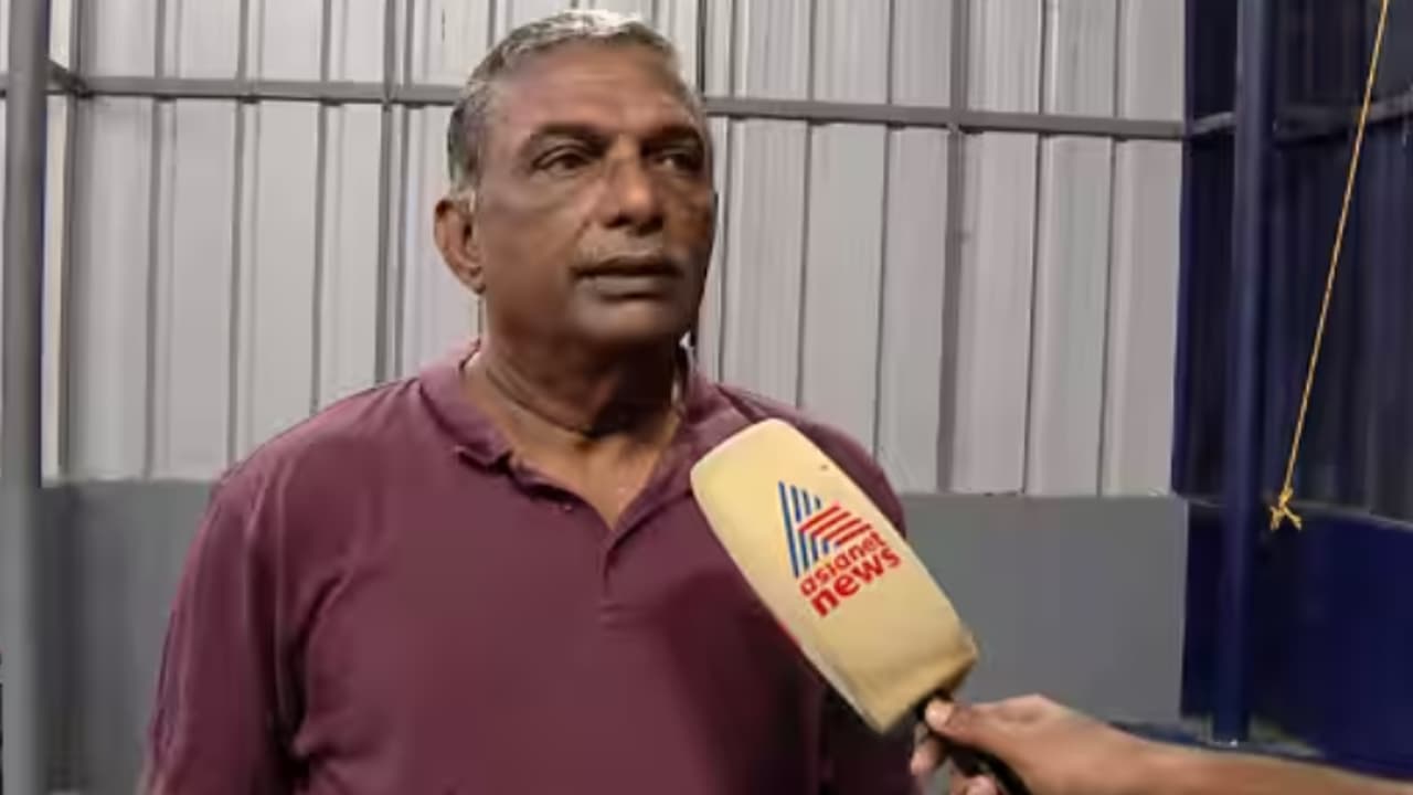 ബിജെപി നേതാക്കൾ വന്നത് അനുവാദം വാങ്ങാതെയെന്ന് പത്മകുമാർ; 'താനുണ്ടായിരുന്നില്ല, മുറിയുടെ ചിത്രമെടുത്ത് മടങ്ങി' ബിജെപി നേതാക്കൾ വന്നത് അനുവാദം വാങ്ങാതെയെന്ന് പത്മകുമാർ; 'താനുണ്ടായിരുന്നില്ല, മുറിയുടെ ചിത്രമെടുത്ത് മടങ്ങി'