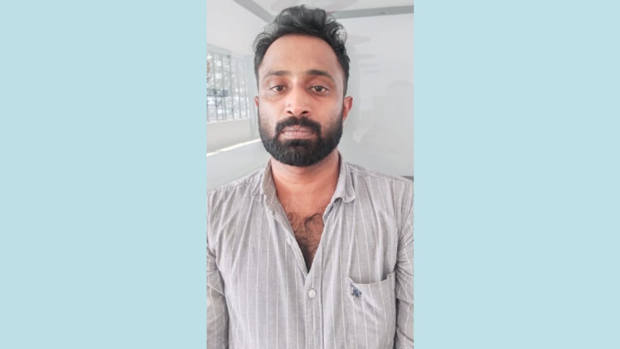 എംഡിഎംഎ വിതരണക്കാരിലൊരാള് പൊലീസിന്റെ പിടിയില്; വില്പ്പന യുവാക്കള്ക്കിടയില് എംഡിഎംഎ വിതരണക്കാരിലൊരാള് പൊലീസിന്റെ പിടിയില്; വില്പ്പന യുവാക്കള്ക്കിടയില്