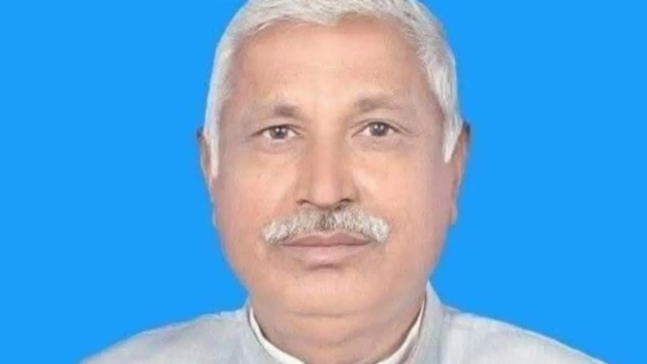 യുപിയിൽ ബിജെപി നേതാവിനെ വിഷം കുത്തിവെച്ചു കൊന്നു; വീടിന് മുന്നിൽ ഇരിക്കവെ ബൈക്കിലെത്തിയ 3 പേർക്കായി അന്വേഷണം യുപിയിൽ ബിജെപി നേതാവിനെ വിഷം കുത്തിവെച്ചു കൊന്നു; വീടിന് മുന്നിൽ ഇരിക്കവെ ബൈക്കിലെത്തിയ 3 പേർക്കായി അന്വേഷണം