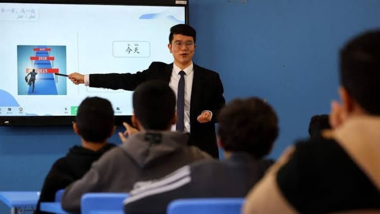 ಹಾಲಿ ವರ್ಷದಿಂದ ಚೀನಾದ ಪ್ರಾಥಮಿಕ, ಹಿರಿಯ ಪ್ರಾಥಮಿಕ ಶಾಲೆಯಲ್ಲಿ ಎಐ ಶಿಕ್ಷಣ ಕಡ್ಡಾಯ