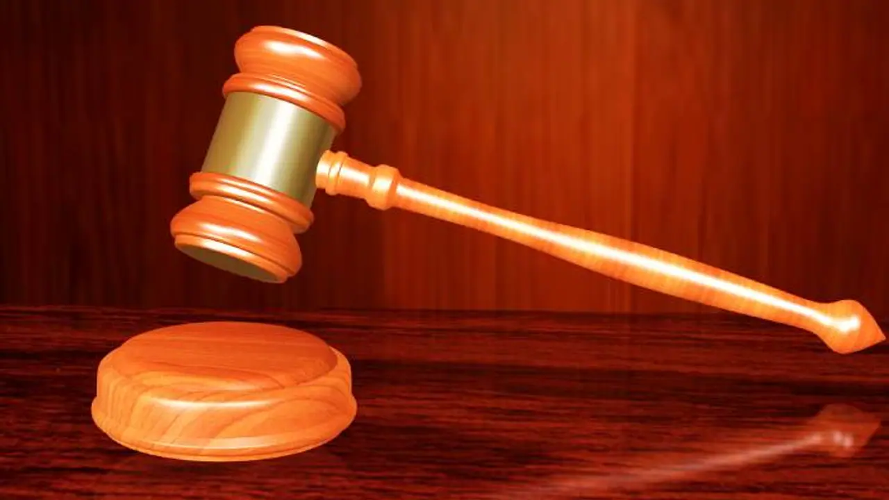 1 ലക്ഷം പിഴ, ഭാര്യക്കും മകൾക്കും ജീവനാംശം നൽകിയില്ല, സോഫ്റ്റ്‌വെയർ എൻജിനീയറെ വിമർശിച്ച് കോടതി