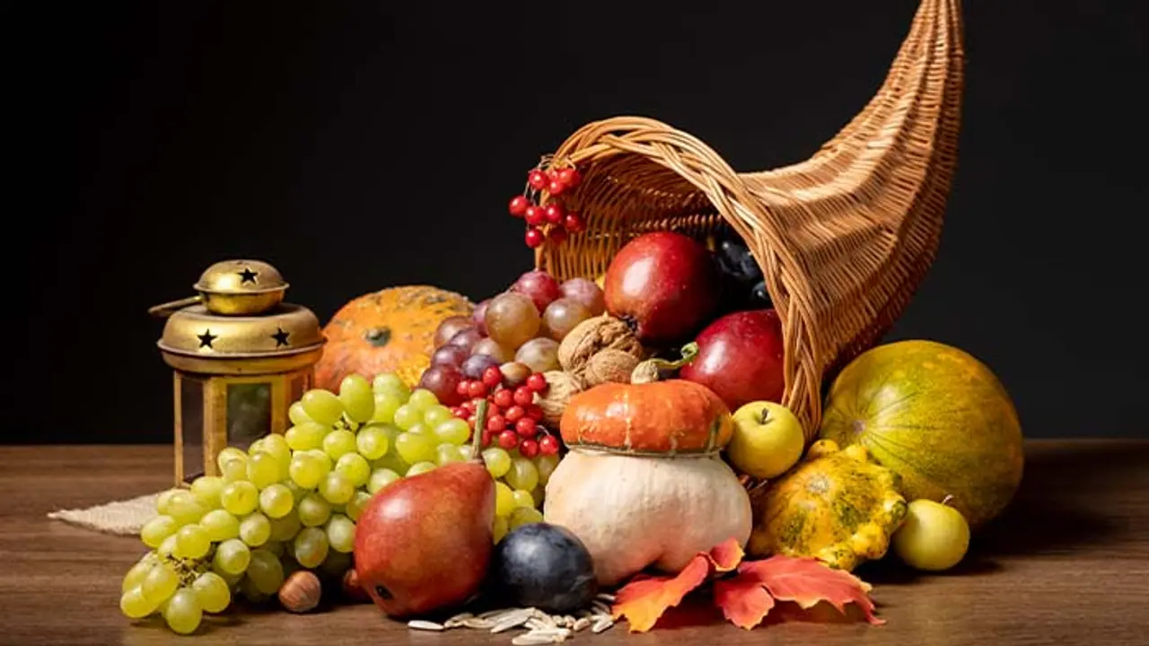 Eating fruits at night? dietitian's advice you need to know for healthier lifestyle Eating fruits at night? dietitian's advice you need to know for healthier lifestyle