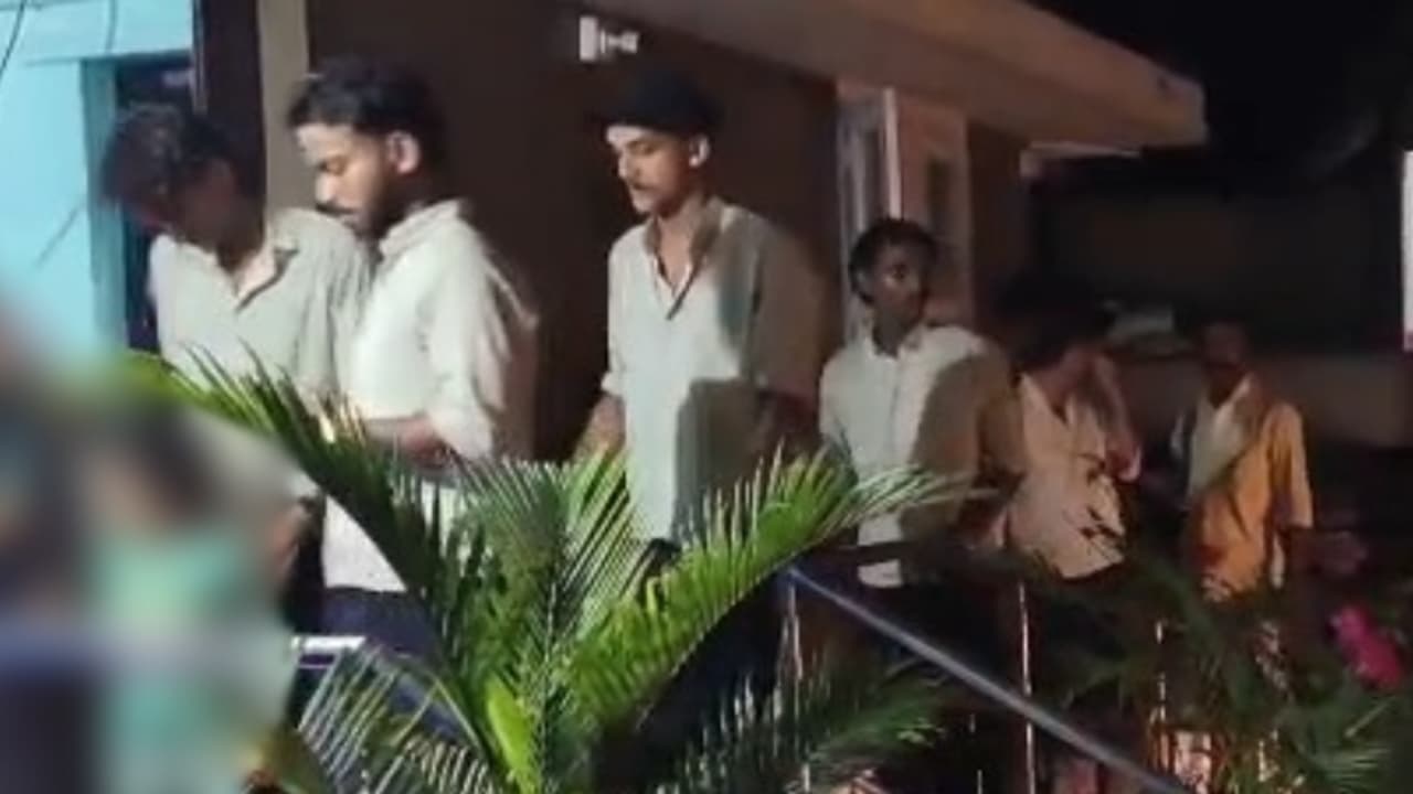 പൊലീസിൻ്റെ സമയോചിത ഇടപെടൽ: ജൂനിയർ വിദ്യാർത്ഥികളെ ആക്രമിക്കാൻ സംഘടിച്ച 18 വിദ്യാർത്ഥികൾ അറസ്റ്റിൽ