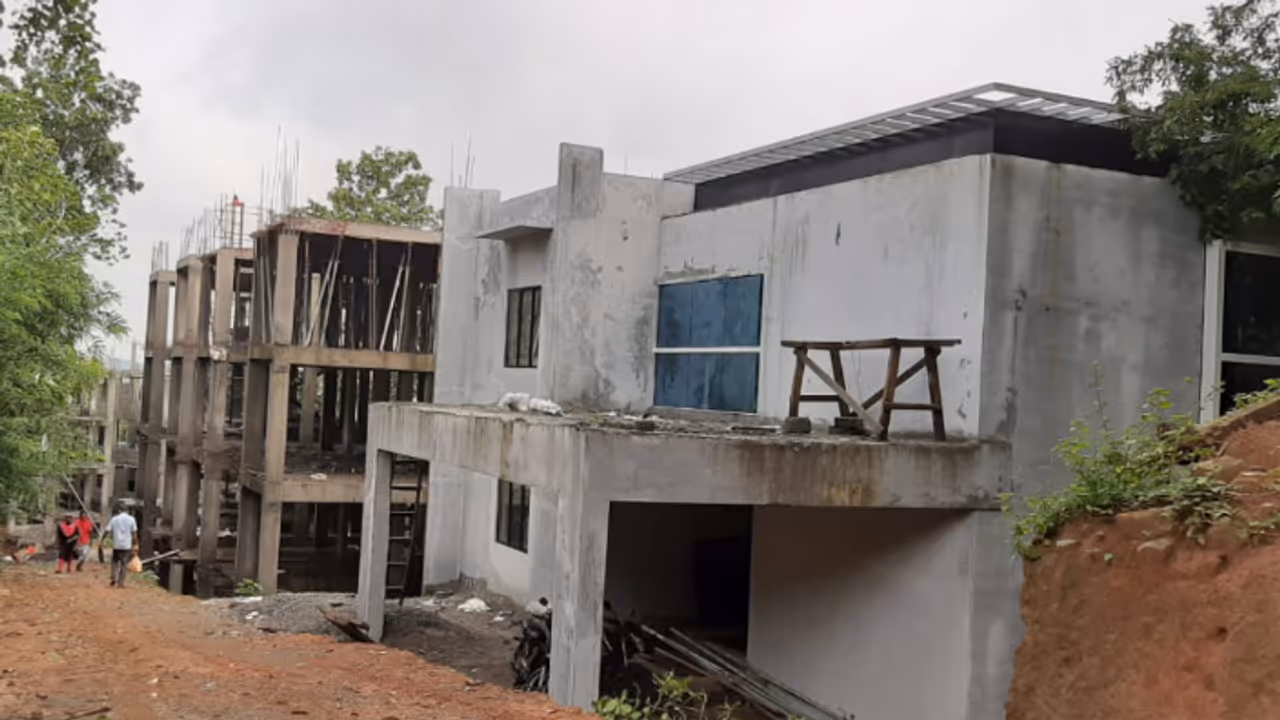 വടക്കഞ്ചേരി ലൈഫ്മിഷൻ ഫ്ലാറ്റ് നിർമാണം: പുനരാരംഭിക്കണമെന്ന് എംഎൽഎ, നടപടികൾ കൈക്കൊള്ളുമെന്ന് മന്ത്രി 