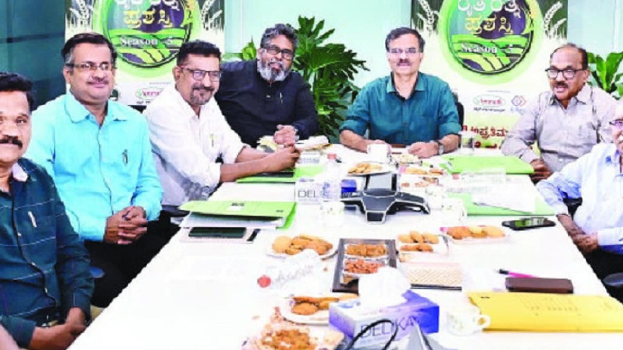 ಕನ್ನಡಪ್ರಭ, ಸುವರ್ಣ ನ್ಯೂಸ್ ರೈತ ರತ್ನ ಪ್ರಶಸ್ತಿ 2024ಗೆ ರಾಜ್ಯದ 11 ಸಾಧಕರ ಆಯ್ಕೆ ಕನ್ನಡಪ್ರಭ, ಸುವರ್ಣ ನ್ಯೂಸ್ ರೈತ ರತ್ನ ಪ್ರಶಸ್ತಿ 2024ಗೆ ರಾಜ್ಯದ 11 ಸಾಧಕರ ಆಯ್ಕೆ