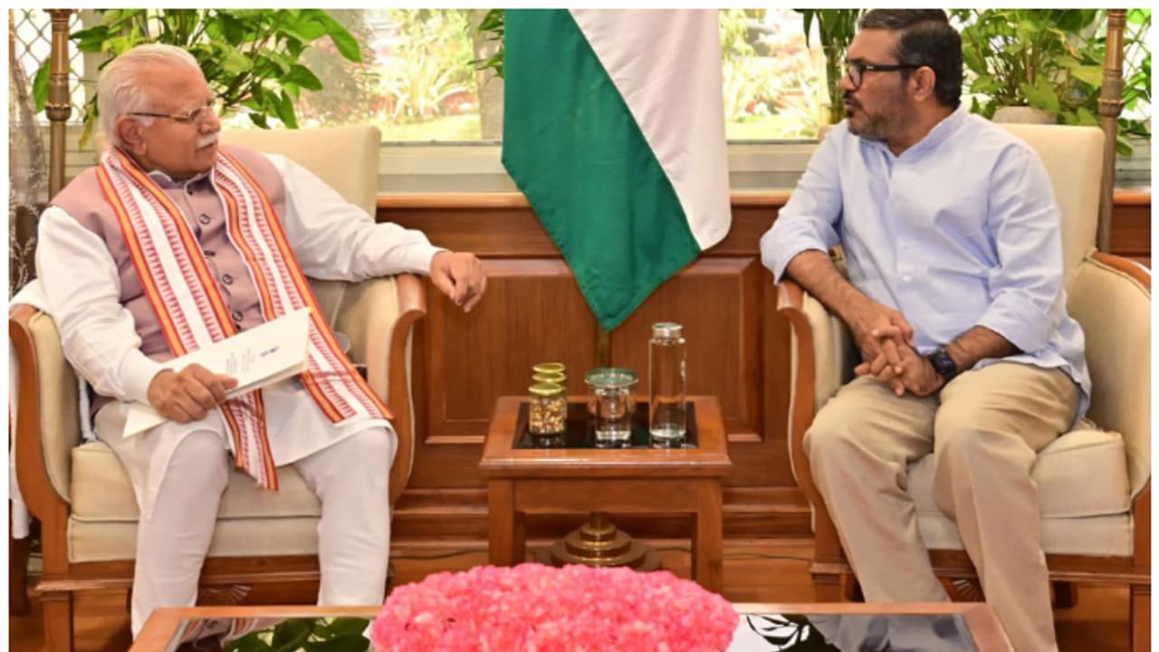 'വീടുകളിൽ ലോഗോ പതിക്കാനാവില്ല, തടഞ്ഞ 687 കോടി രൂപ വേഗം അനുവദിക്കണം'; കേന്ദ്ര മന്ത്രിയെ കണ്ട് എം ബി രാജേഷ് 'വീടുകളിൽ ലോഗോ പതിക്കാനാവില്ല, തടഞ്ഞ 687 കോടി രൂപ വേഗം അനുവദിക്കണം'; കേന്ദ്ര മന്ത്രിയെ കണ്ട് എം ബി രാജേഷ്