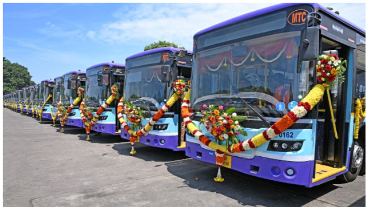 2,000 രൂപയുടെ പ്രതിമാസ പാസ്; എസി, നോൺ എസി ബസുകളിൽ ഏത് സമയവും യാത്ര ചെയ്യാം, ചെന്നൈ എംടിസിയുടെ വമ്പൻ പ്രഖ്യാപനം 2,000 രൂപയുടെ പ്രതിമാസ പാസ്; എസി, നോൺ എസി ബസുകളിൽ ഏത് സമയവും യാത്ര ചെയ്യാം, ചെന്നൈ എംടിസിയുടെ വമ്പൻ പ്രഖ്യാപനം