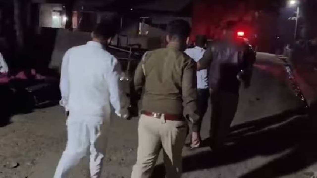 വിവാഹഘോഷയാത്ര വീട്ടിലെത്തി, വരനെ കണ്ടതോടെ സകലരും ഞെട്ടി, അപ്പോൾത്തന്നെ പൊലീസിനെ വിളിച്ചു