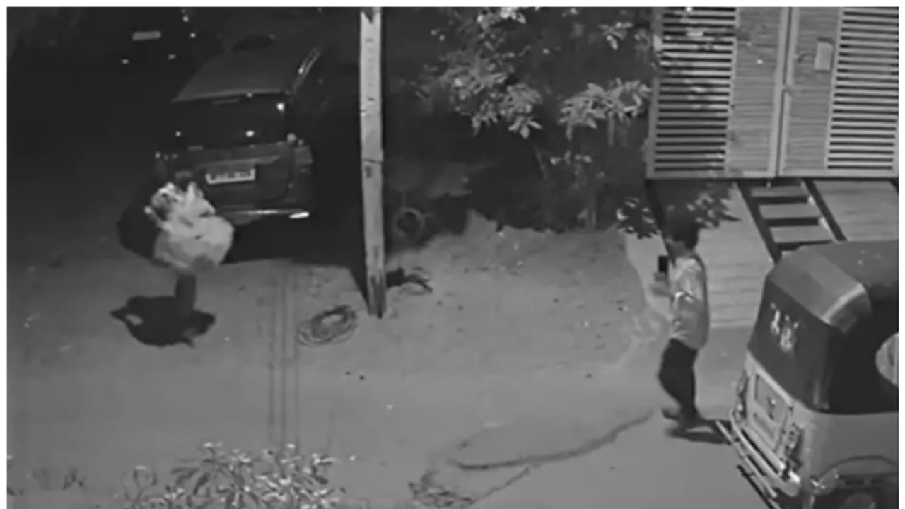 ഉറക്കമുണർന്ന പ്രശാന്ത് ന​ഗറിലെ 4 അപ്പാർട്ട്മെന്റുകളിലെയും താമസക്കാർ ഞെട്ടി! വീടിന് പുറത്ത് ചെരുപ്പോ ഷൂസോ ഇല്ല