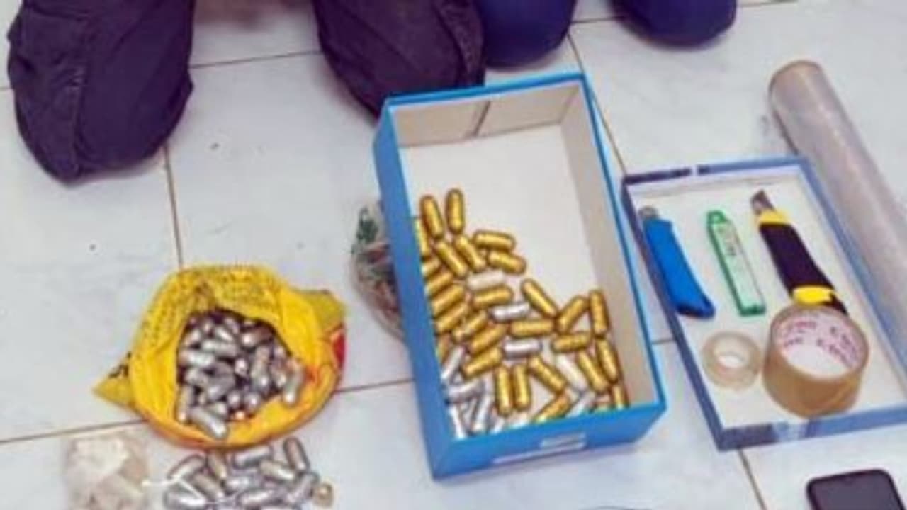 മയക്കുമരുന്ന് കൈവശം വെച്ചു, രണ്ടു പ്രവാസികൾ ഒമാനിൽ പിടിയിൽ മയക്കുമരുന്ന് കൈവശം വെച്ചു, രണ്ടു പ്രവാസികൾ ഒമാനിൽ പിടിയിൽ