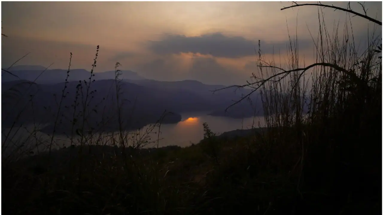 ഇവിടം കാണാതെ പോയാൽ നഷ്ടം നിങ്ങൾക്ക് മാത്രം; പ്രകൃതിയുടെ മാസ്മരിക സൗന്ദര്യം കാണാൻ പോകാം കാൽവരി മൗണ്ടിലേയ്ക്ക്