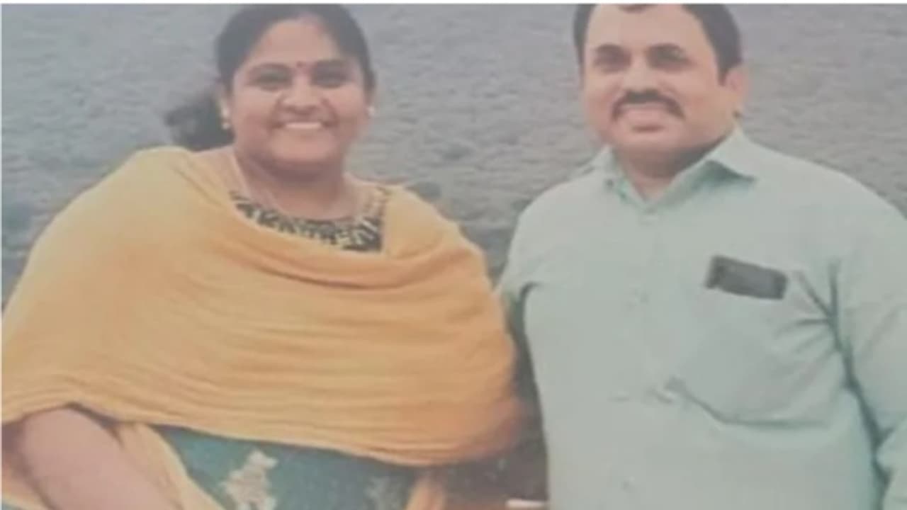 ഡോക്ടറും ഭാര്യയും 2 മക്കളും വീടിനുള്ളിൽ മരിച്ച നിലയിൽ; കടക്കെണി കാരണം കുടുംബമൊന്നാകെ ജീവനൊടുക്കിയതെന്ന് പൊലീസ് ഡോക്ടറും ഭാര്യയും 2 മക്കളും വീടിനുള്ളിൽ മരിച്ച നിലയിൽ; കടക്കെണി കാരണം കുടുംബമൊന്നാകെ ജീവനൊടുക്കിയതെന്ന് പൊലീസ്