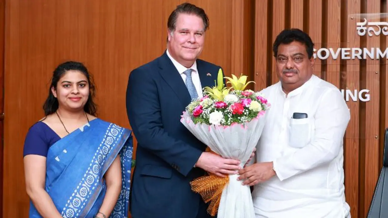 ಕರ್ನಾಟಕದಲ್ಲಿ ಬಿಜಿನೆಸ್ ಮಾಡುವುದಾಗಿ ನೆದರ್ಲ್ಯಾಂಡ್ನಿಂದ ಓಡಿಬಂದ ಕಾನ್ಸುಲ್ ಜನರಲ್! ಕರ್ನಾಟಕದಲ್ಲಿ ಬಿಜಿನೆಸ್ ಮಾಡುವುದಾಗಿ ನೆದರ್ಲ್ಯಾಂಡ್ನಿಂದ ಓಡಿಬಂದ ಕಾನ್ಸುಲ್ ಜನರಲ್!