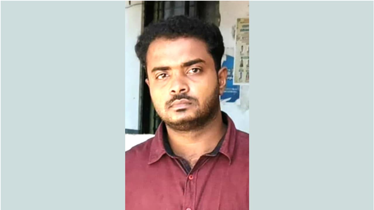 വെറ്ററിനറി ഓഫീസറാണെന്ന് പറഞ്ഞ് കര്ഷകനെ പറ്റിക്കാന് നോക്കി, പണം കിട്ടിയില്ല; പൊലീസിന്റെ പിടിയിലായി വെറ്ററിനറി ഓഫീസറാണെന്ന് പറഞ്ഞ് കര്ഷകനെ പറ്റിക്കാന് നോക്കി, പണം കിട്ടിയില്ല; പൊലീസിന്റെ പിടിയിലായി