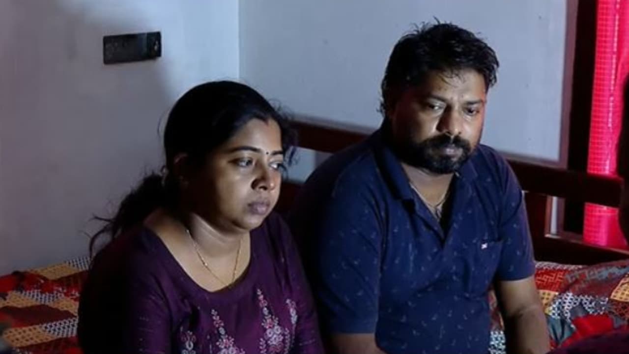 സന്ദീപിന് ജീവിതം പകുത്ത് നൽകാൻ അനു തയ്യാറായി, പക്ഷേ വിധി തിരിച്ചടിച്ചു; സുമനസുകളുടെ സഹായം തേടി കുടുംബം സന്ദീപിന് ജീവിതം പകുത്ത് നൽകാൻ അനു തയ്യാറായി, പക്ഷേ വിധി തിരിച്ചടിച്ചു; സുമനസുകളുടെ സഹായം തേടി കുടുംബം