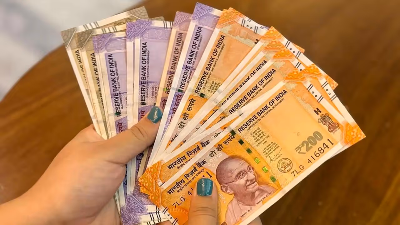 തൊട്ടു നോക്കി കള്ളനോട്ട് തിരിച്ചറിയാം, ഇന്ത്യൻ കറൻസിയിൽ ഒളിപ്പിച്ചു വച്ച വിദ്യകൾ!