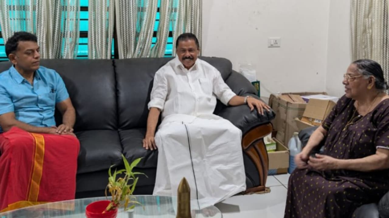 'വിഎസിന്‍റെ രാഷ്ട്രീയ ജീവിതം തൊഴിലാളിവർഗ പ്രസ്ഥാനത്തിന്‍റെ ചരിത്രം'; വീട്ടിലെത്തി കണ്ട് എംവി ഗോവിന്ദൻ