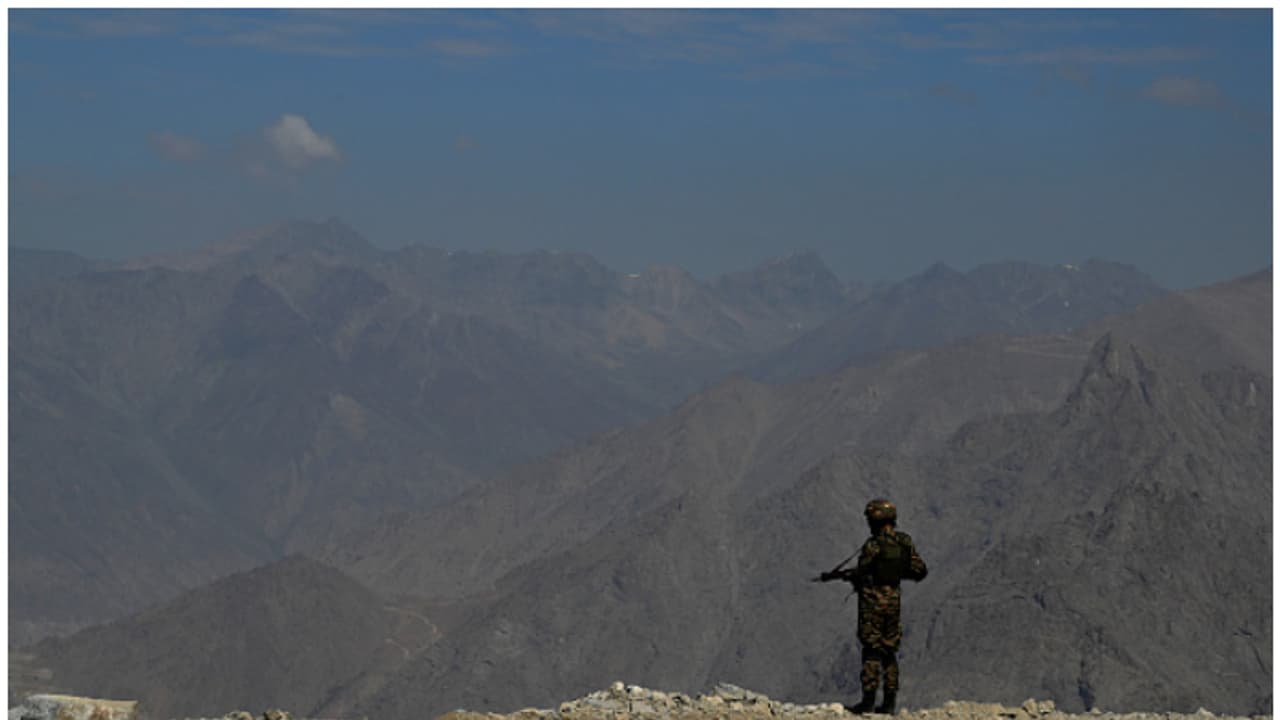 മോശം പെരുമാറ്റം, ലൈംഗിക പരാമര്‍ശം; ബ്രിഡേഗിയർക്കെതിരെ ലൈം​ഗിക പീഡന പരാതിയുമായി കേണലിന്റെ ഭാര്യ