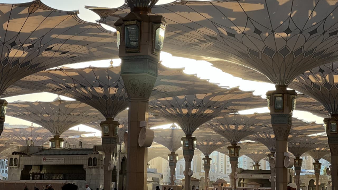 വെയിലിൽ നിന്നും മഴയിൽ നിന്നും രക്ഷ, പ്രവാചക പള്ളിയിൽ തീർത്ഥാടകർക്ക് ആശ്വാസമായി ഓട്ടോമേറ്റഡ് കുടകൾ വെയിലിൽ നിന്നും മഴയിൽ നിന്നും രക്ഷ, പ്രവാചക പള്ളിയിൽ തീർത്ഥാടകർക്ക് ആശ്വാസമായി ഓട്ടോമേറ്റഡ് കുടകൾ