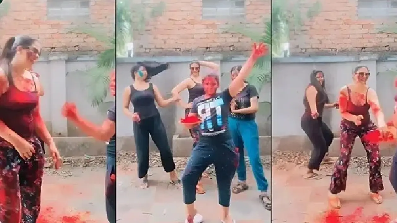 ಹೋಳಿಯಲ್ಲಿ ಹಾಡಿ ಕುಣಿದ ಹಸೀನಾ; ಶಮಿ ಕೈಬಿಟ್ಟಿದ್ದೇ ಒಳ್ಳೇದಾಯ್ತು ಎಂದ ನೆಟ್ಟಿಗರು! ಹೋಳಿಯಲ್ಲಿ ಹಾಡಿ ಕುಣಿದ ಹಸೀನಾ; ಶಮಿ ಕೈಬಿಟ್ಟಿದ್ದೇ ಒಳ್ಳೇದಾಯ್ತು ಎಂದ ನೆಟ್ಟಿಗರು!