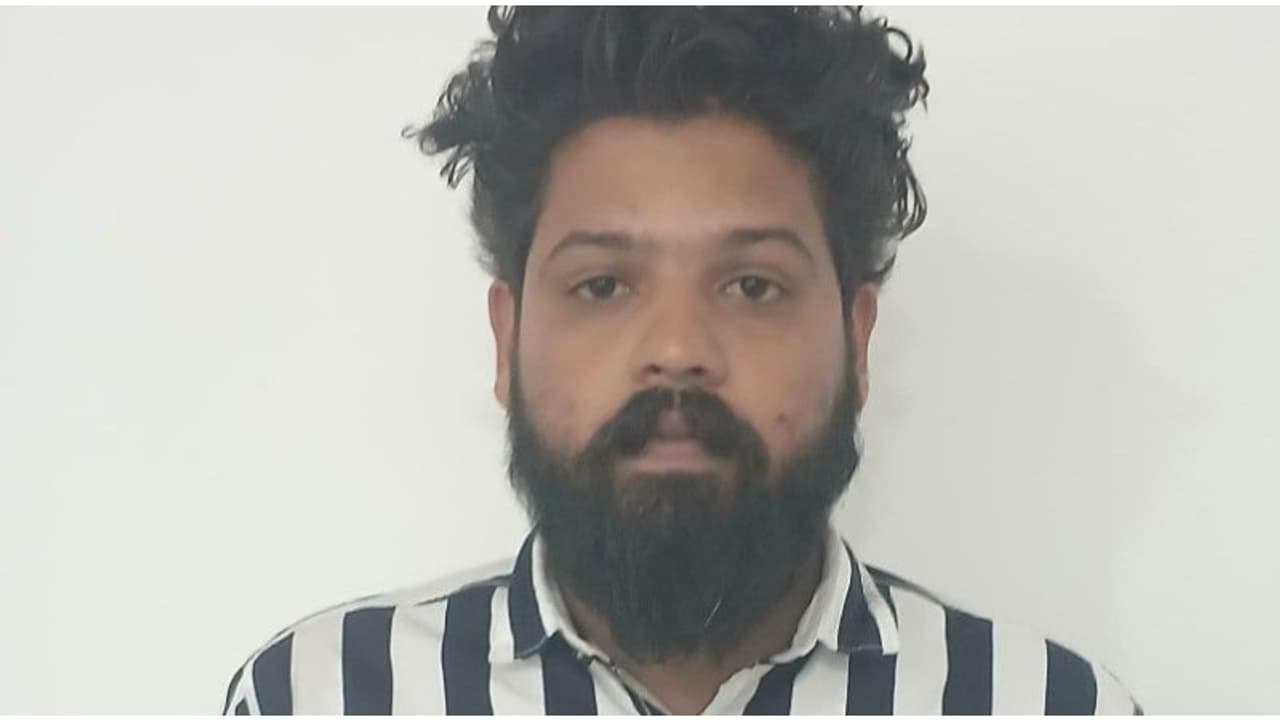 ഇംഗ്ലീഷ് പത്ര പരസ്യം കണ്ട് ആകൃഷ്ടനായ കാറളം സ്വദേശിയെ വാട്സാപ്പ് ഗ്രൂപ്പിൽ ചേർത്ത് തട്ടിപ്പ്; പ്രതി റിമാൻഡിൽ