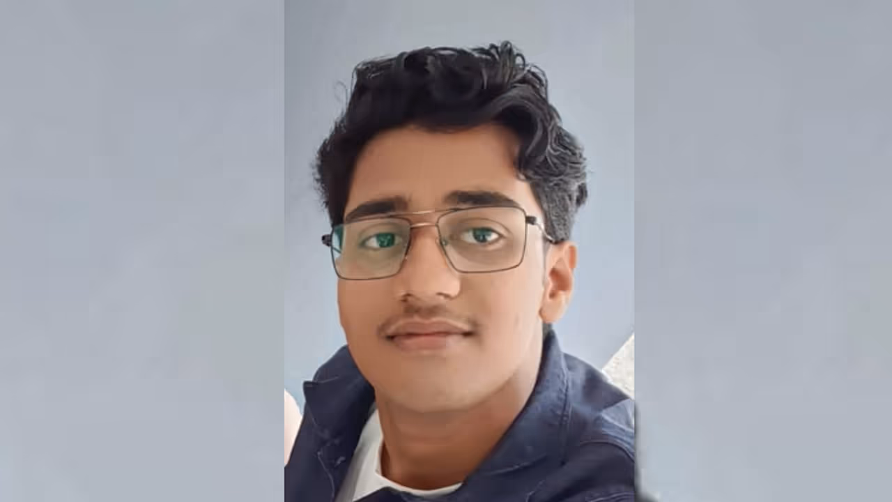 ലോറിക്ക് പിന്നിൽ ബൈക്കിടിച്ച് ഒന്നര വര്ഷത്തോളം ചികിത്സയിലായിരുന്ന യുവാവ് മരിച്ചു ലോറിക്ക് പിന്നിൽ ബൈക്കിടിച്ച് ഒന്നര വര്ഷത്തോളം ചികിത്സയിലായിരുന്ന യുവാവ് മരിച്ചു