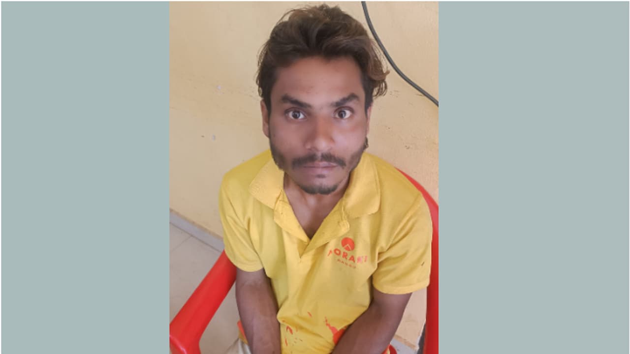 കയ്യില്‍ 50 ഗ്രാം കഞ്ചാവ്, പൊലീസിനെ കണ്ടപ്പോള്‍ പരുങ്ങി; ബംഗാള്‍ സ്വദേശി പിടിയില്‍