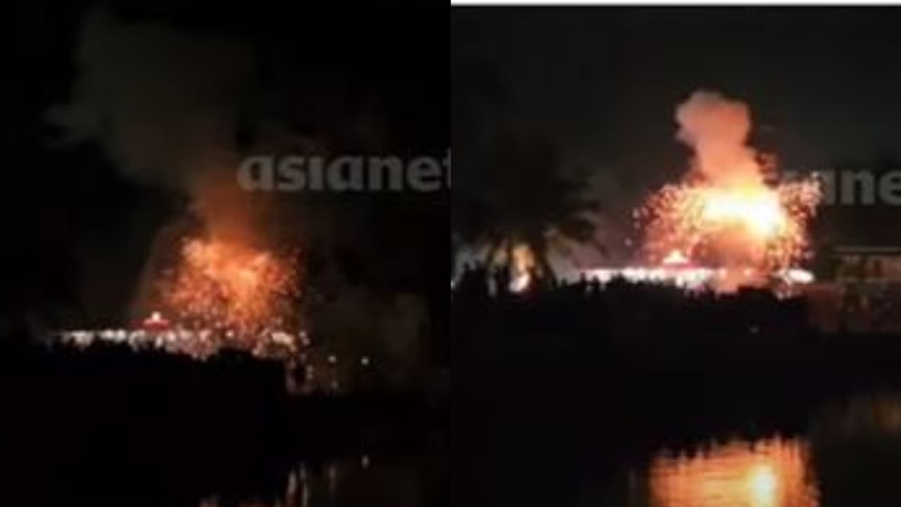 ഉൽസവത്തിനിടെ ആൾകൂട്ടത്തിലേക്ക് പൂത്തിരിയും പടക്കവും തെറിച്ച് വീണു, കൊയിലാണ്ടിയിൽ വെടിക്കെട്ട് നിർത്തിച്ചു