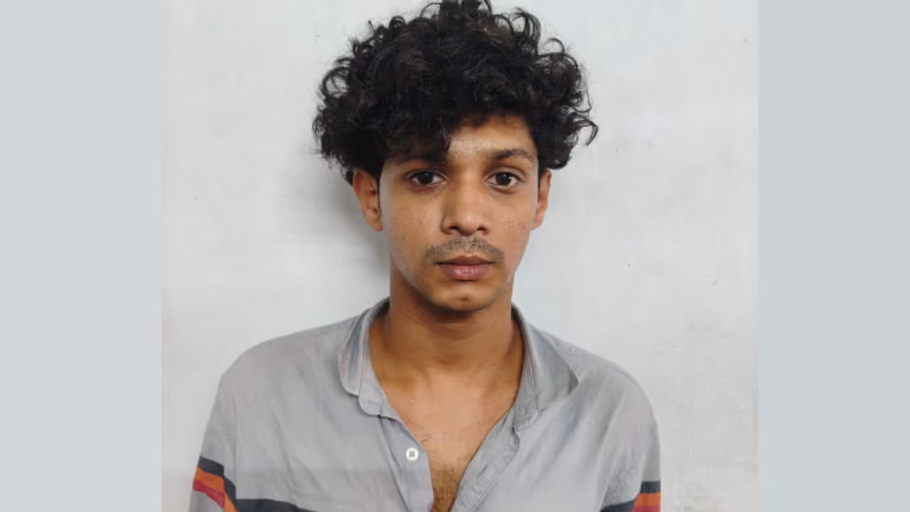 ഐഡി പ്രൂഫ് ചോദിച്ചപ്പോൾ എസ്ഐയുടെ കരണത്തടിച്ചു, കല്ലെടുത്ത് വീശി, ലക്ഷദ്വീപ് സ്വദേശിയെ കീഴടക്കി പൊലീസ്