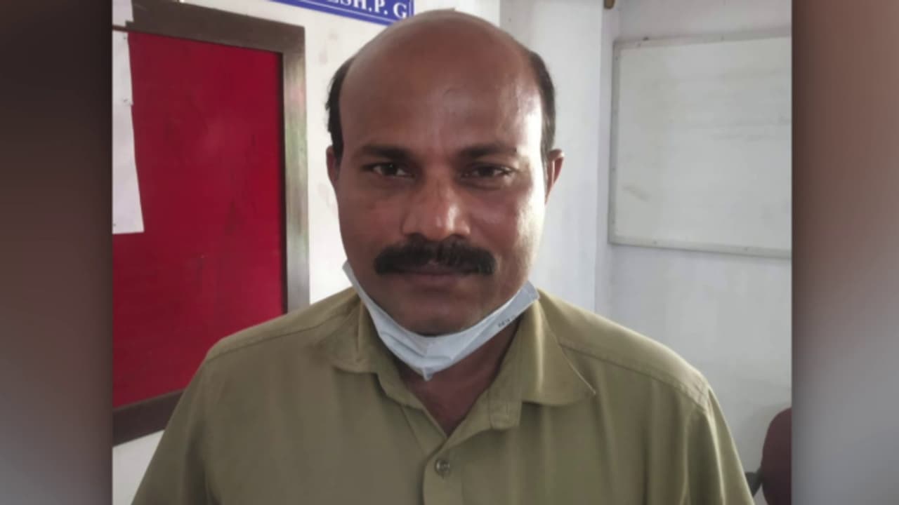 അതിരപ്പിള്ളിയിലും അട്ടപ്പാടിയിലും ജോലിക്കിടെ അപകടം: രണ്ട് കെഎസ്ഇബി ജീവനക്കാർ മരിച്ചു അതിരപ്പിള്ളിയിലും അട്ടപ്പാടിയിലും ജോലിക്കിടെ അപകടം: രണ്ട് കെഎസ്ഇബി ജീവനക്കാർ മരിച്ചു