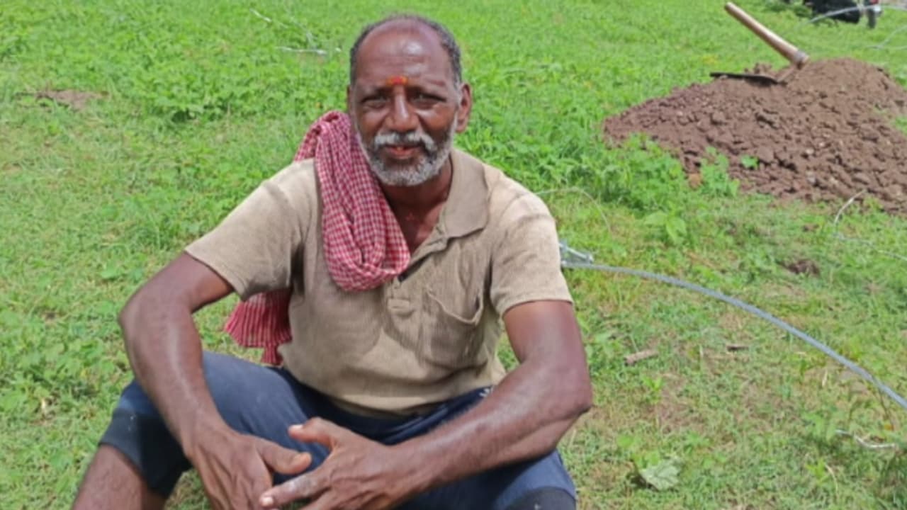 അട്ടപ്പാടിയിലെ കരാർ തൊഴിലാളിയുടെ മരണം: കെഎസ്ഇബി ഓവർസിയർക്കെതിരെ ആരോപണവുമായി മറ്റ് തൊഴിലാളികൾ അട്ടപ്പാടിയിലെ കരാർ തൊഴിലാളിയുടെ മരണം: കെഎസ്ഇബി ഓവർസിയർക്കെതിരെ ആരോപണവുമായി മറ്റ് തൊഴിലാളികൾ