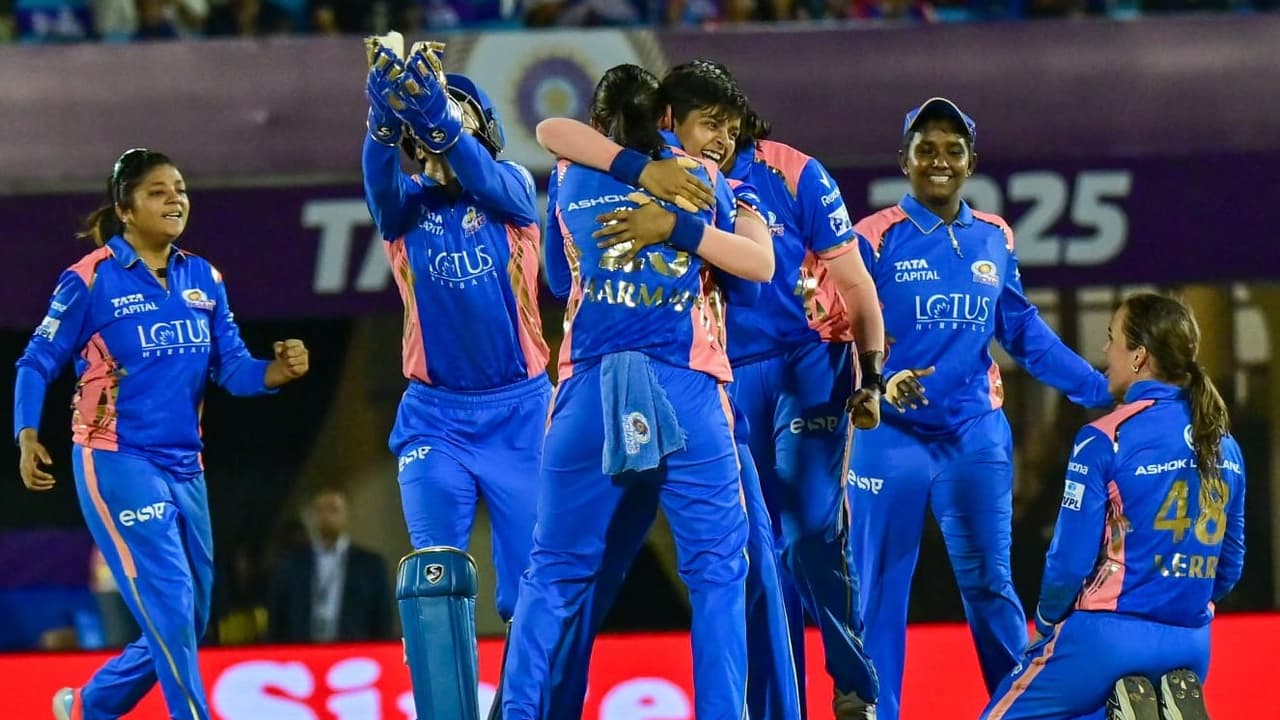 വനിതാ പ്രീമിയര് ലീഗ് മുംബൈ ഇന്ത്യന്സിന്; തുടര്ച്ചയായ മൂന്നാം ഫൈനലിലും ഡല്ഹി കാപിറ്റല്സിന് തോല്വി വനിതാ പ്രീമിയര് ലീഗ് മുംബൈ ഇന്ത്യന്സിന്; തുടര്ച്ചയായ മൂന്നാം ഫൈനലിലും ഡല്ഹി കാപിറ്റല്സിന് തോല്വി
