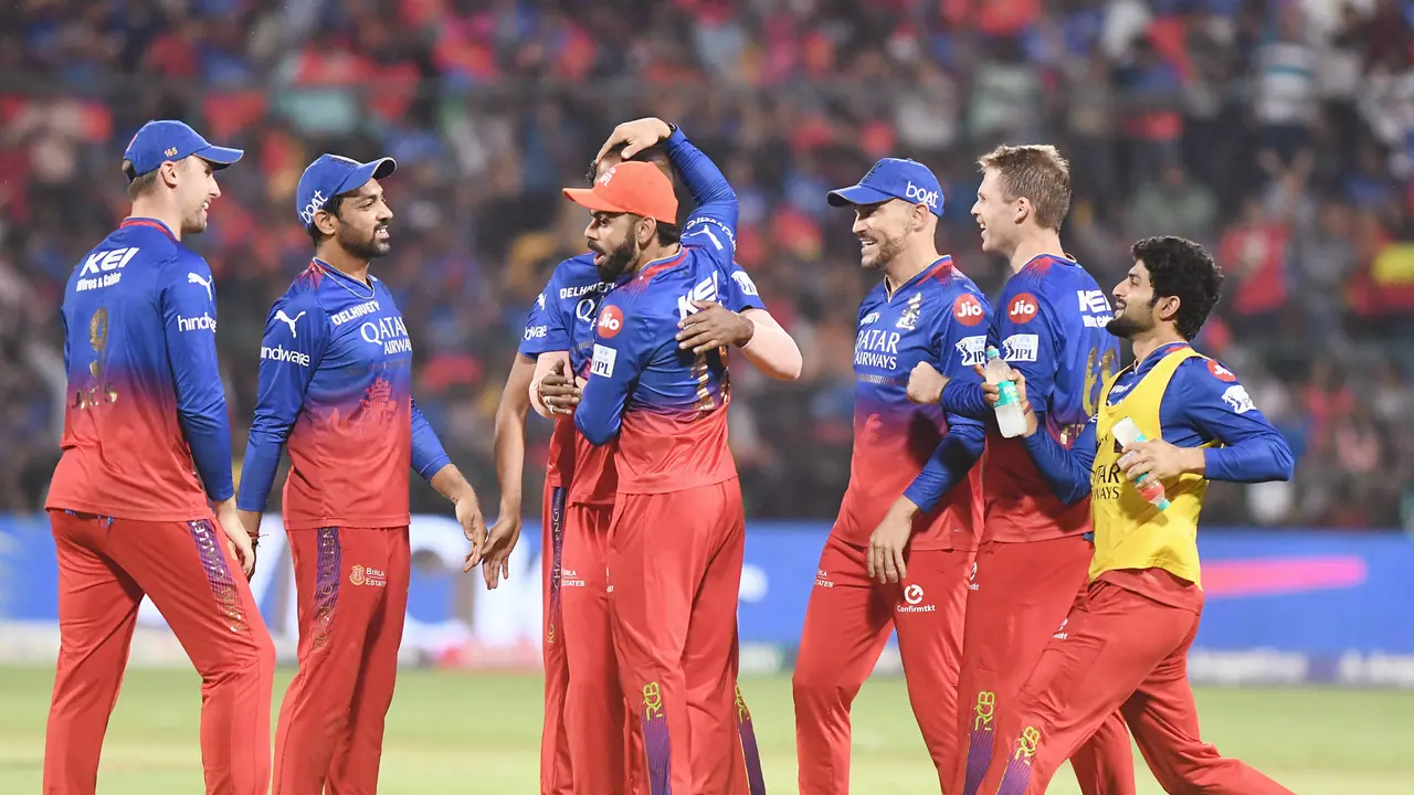 ആര്‍സിബിയില്‍ താരങ്ങള്‍ തമ്മില്‍ സൗഹൃദമില്ല, ചെന്നൈയുമായുള്ള പ്രധാന വ്യത്യാസം തുറന്നു പറഞ്ഞ് മുന്‍ താരം