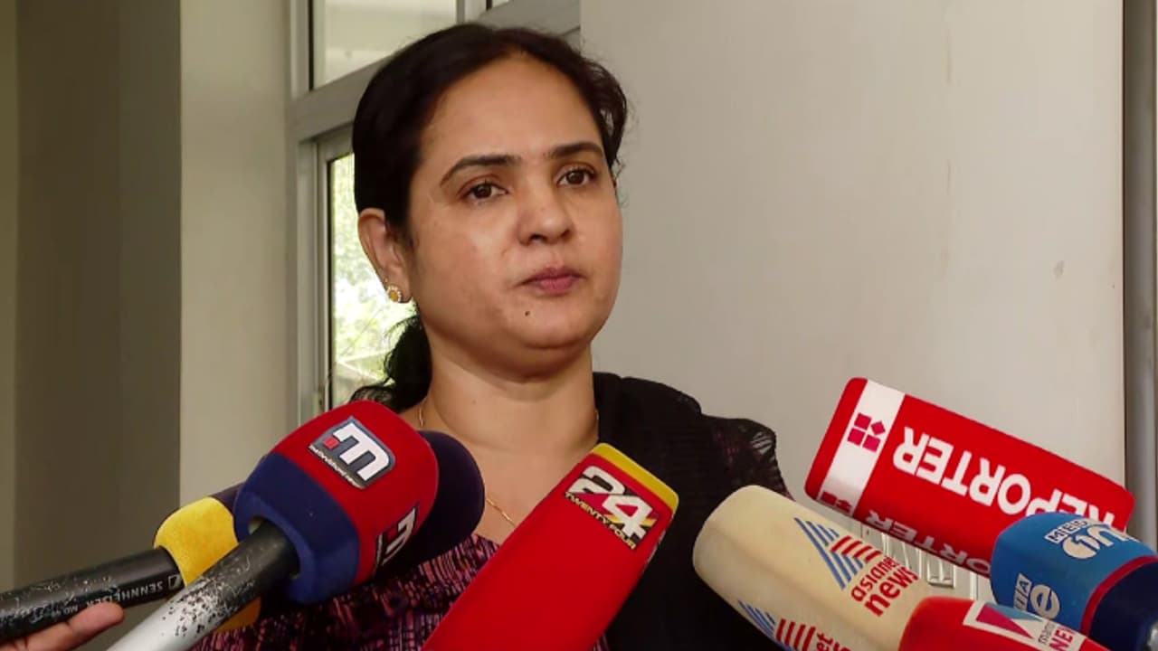 കേസ് ജീവിതം തന്നെ തകർത്തെന്ന് ഷീല സണ്ണി; 'ഒരു ആശ്വാസവാക്ക് പോലും പറയാത്തവരുണ്ട്, പലർക്കും ഇപ്പോഴും സംശയം' കേസ് ജീവിതം തന്നെ തകർത്തെന്ന് ഷീല സണ്ണി; 'ഒരു ആശ്വാസവാക്ക് പോലും പറയാത്തവരുണ്ട്, പലർക്കും ഇപ്പോഴും സംശയം'