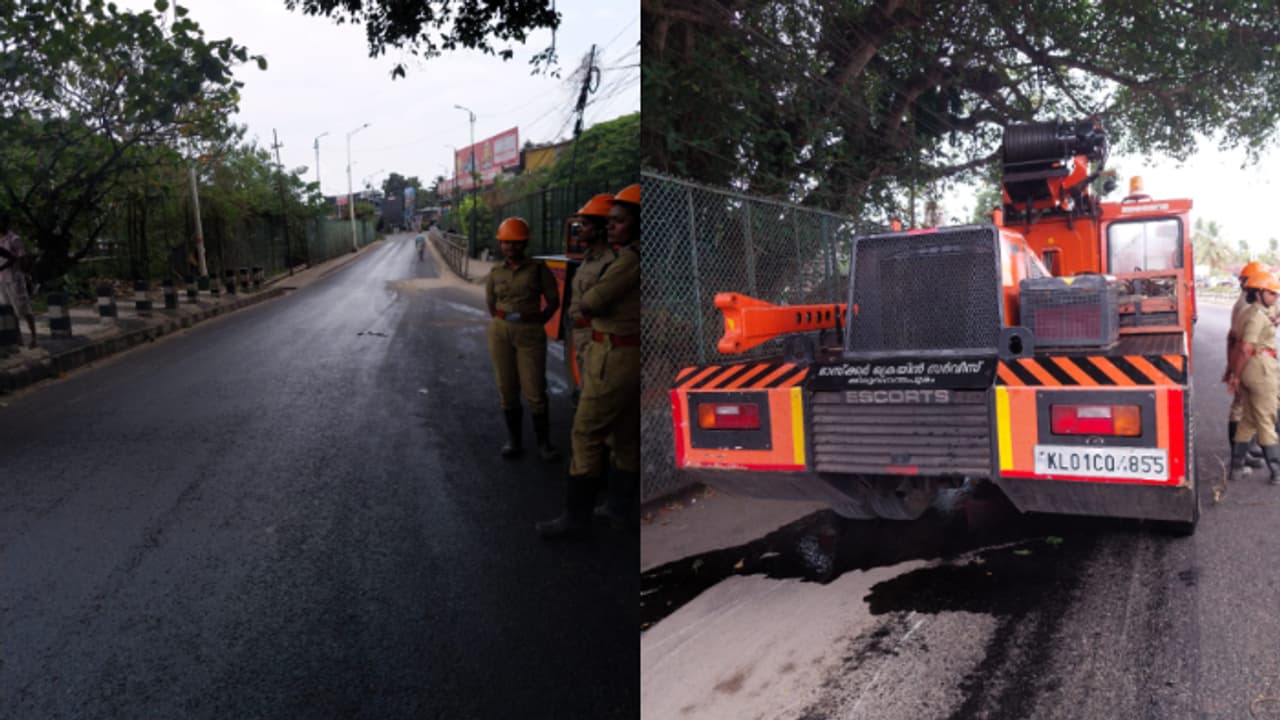 ബസ് ക്രെയിനിൽ തട്ടി, മെയിൻ റോഡിൽ 150 മീറ്റർ ദൂരത്തിൽ ഓയിൽ പടര്ന്നു, രണ്ട് മണിക്കൂർ പരിശ്രമത്തിൽ വൃത്തിയാക്കി ബസ് ക്രെയിനിൽ തട്ടി, മെയിൻ റോഡിൽ 150 മീറ്റർ ദൂരത്തിൽ ഓയിൽ പടര്ന്നു, രണ്ട് മണിക്കൂർ പരിശ്രമത്തിൽ വൃത്തിയാക്കി