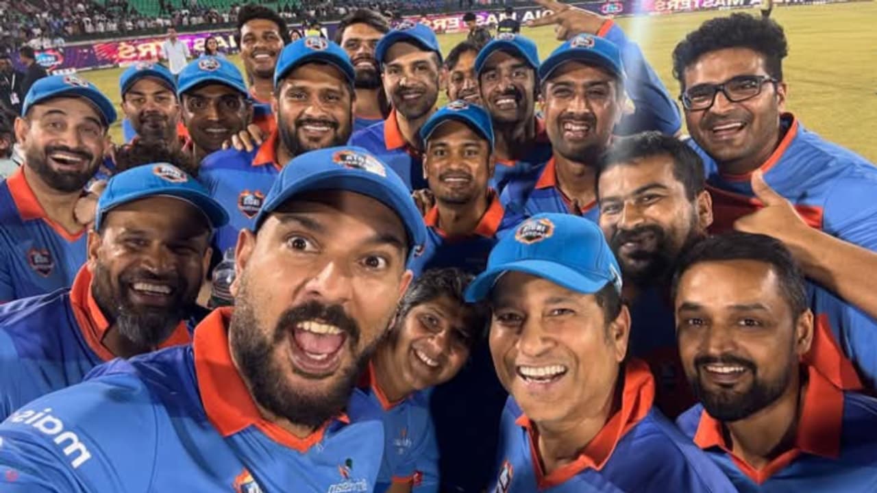 മാസ്റ്റേഴ്സ് ലീഗ് കിരീടം മാത്രമല്ല കൈനിറയെ പണവും; സച്ചിന്റെ ഇന്ത്യ മാസ്റ്റേഴ്സ് സമ്മാനത്തുകയായി നേടിയത് മാസ്റ്റേഴ്സ് ലീഗ് കിരീടം മാത്രമല്ല കൈനിറയെ പണവും; സച്ചിന്റെ ഇന്ത്യ മാസ്റ്റേഴ്സ് സമ്മാനത്തുകയായി നേടിയത്