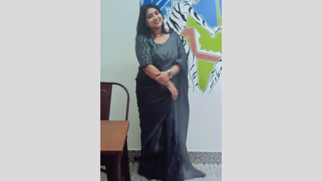 വയോധികയുടെ അക്കൌണ്ടിൽ നിന്ന് അരക്കോടി തട്ടി, ബാങ്ക് ജീവനക്കാരിയും കാമുകനും പിടിയിൽ, അറസ്റ്റ് കേരളത്തിൽ നിന്ന് വയോധികയുടെ അക്കൌണ്ടിൽ നിന്ന് അരക്കോടി തട്ടി, ബാങ്ക് ജീവനക്കാരിയും കാമുകനും പിടിയിൽ, അറസ്റ്റ് കേരളത്തിൽ നിന്ന്