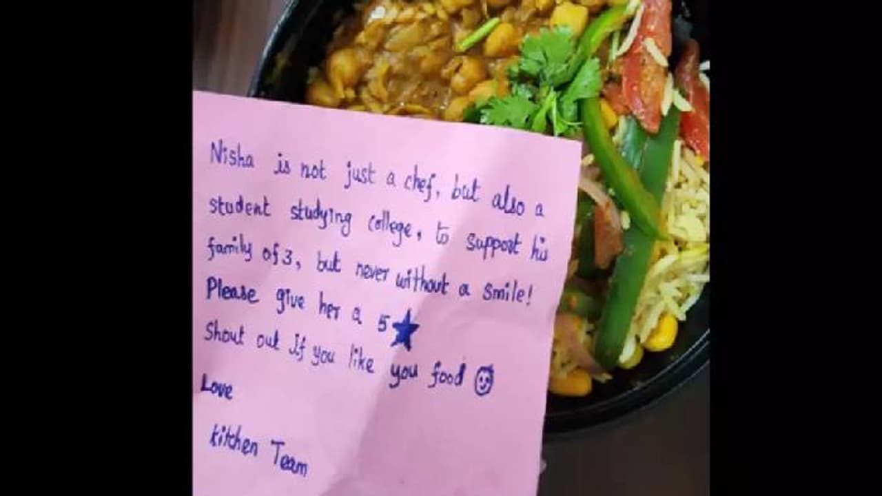 'പേര് നിഷ, കോളേജ് വിദ്യാര്ത്ഥിനി?' ഭക്ഷണത്തിനൊപ്പം വന്ന കുറിപ്പ് പങ്കുവച്ച് യുവതി, പരിഹസിച്ച് നെറ്റിസൺസ് 'പേര് നിഷ, കോളേജ് വിദ്യാര്ത്ഥിനി?' ഭക്ഷണത്തിനൊപ്പം വന്ന കുറിപ്പ് പങ്കുവച്ച് യുവതി, പരിഹസിച്ച് നെറ്റിസൺസ്