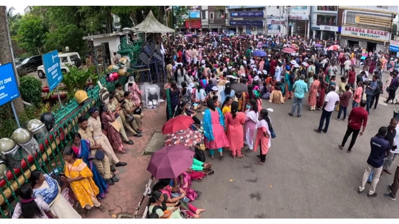 ആശാവർക്കർമാരുടെ സമരം ഇന്ന് 37ാം ദിവസത്തിലേക്ക്; വ്യാഴാഴ്ച മുതൽ നിരാഹാര സമരം ആശാവർക്കർമാരുടെ സമരം ഇന്ന് 37ാം ദിവസത്തിലേക്ക്; വ്യാഴാഴ്ച മുതൽ നിരാഹാര സമരം