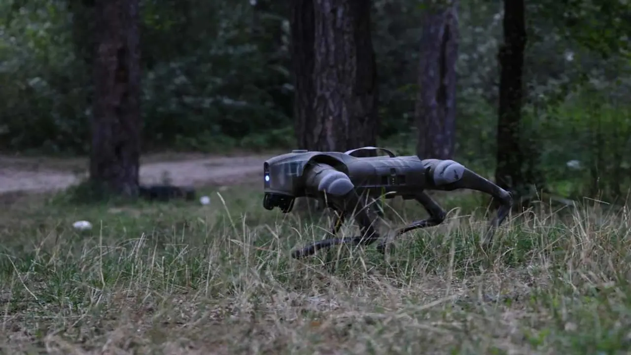 ரோபோ நாய்! நீரிலும் செல்லும் ட்ரோன்கள்! போரில் ரஷ்ய வீரர்களை திணறடிக்கும் உக்ரைன்! ரோபோ நாய்! நீரிலும் செல்லும் ட்ரோன்கள்! போரில் ரஷ்ய வீரர்களை திணறடிக்கும் உக்ரைன்!